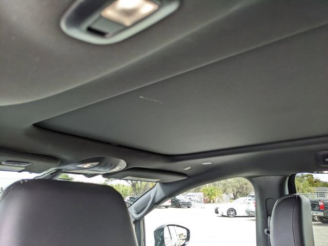 Used 2025 Chrysler Pacifica Limited image 20