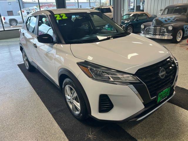 Used 2022 Nissan Kicks S image 2