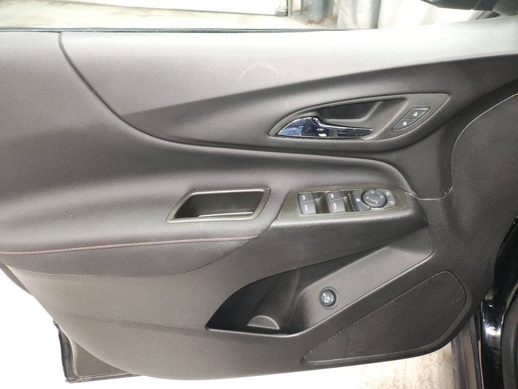 Used 2023 Chevrolet Equinox RS w/ LPO, Floor Liner Package FWD image 26