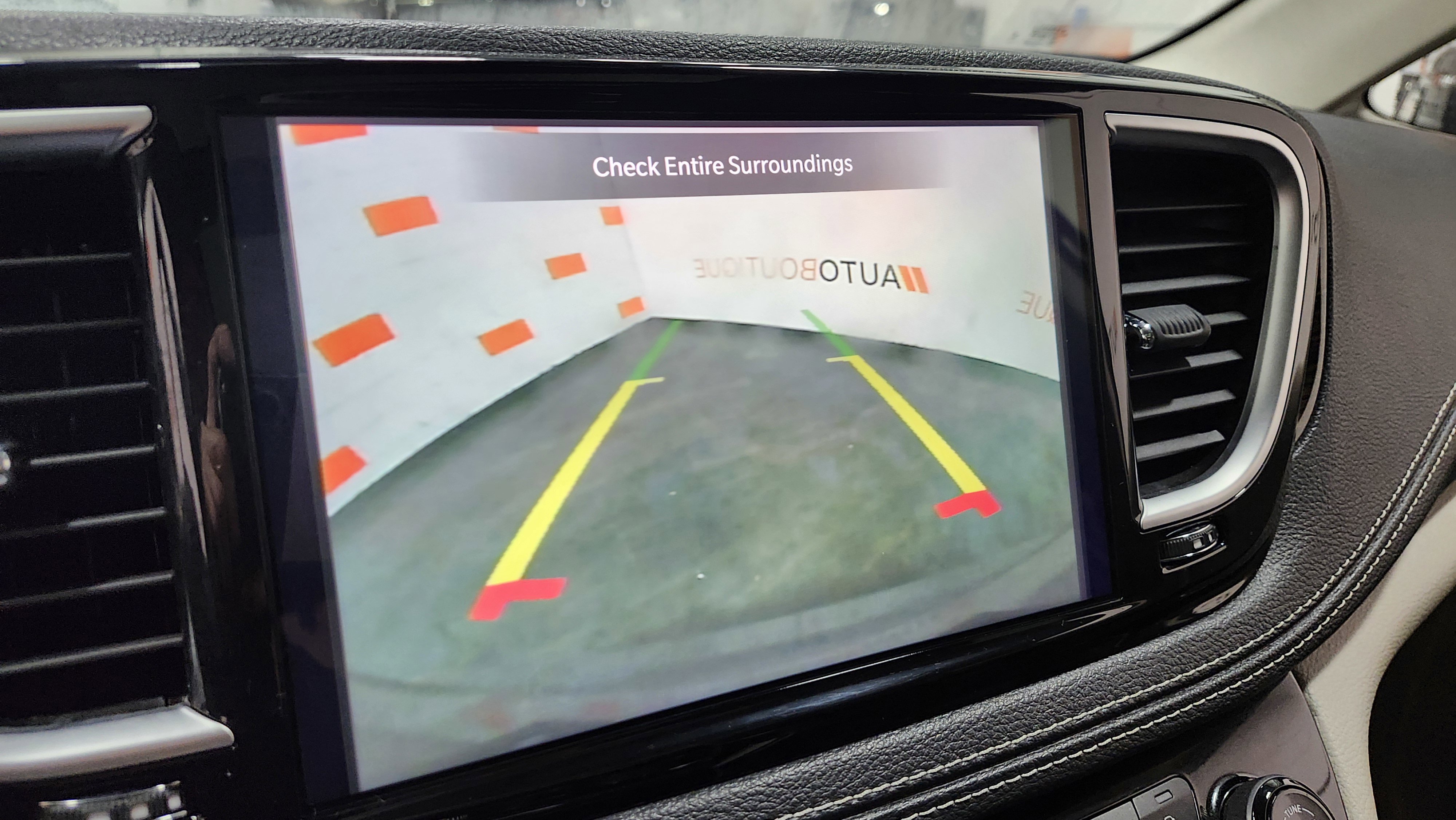 Used 2023 Chrysler Pacifica Limited image 4