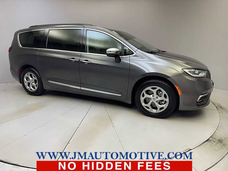 Used 2023 Chrysler Pacifica Limited image 7