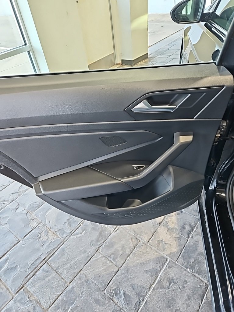 Used 2024 Volkswagen Jetta SE image 18