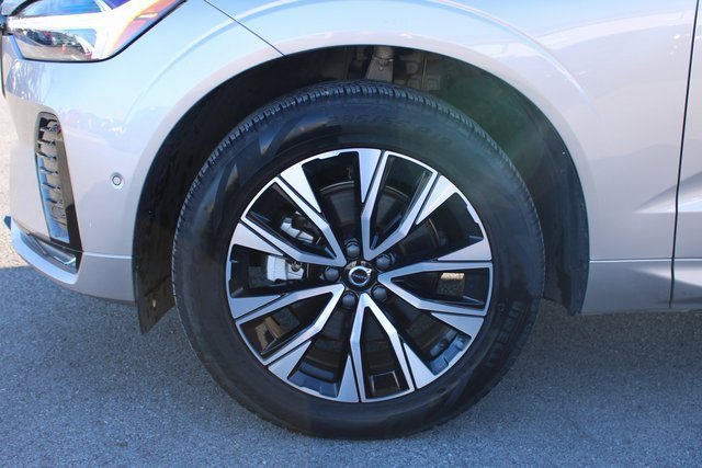 Used 2025 Volvo XC60 B5 Plus image 37