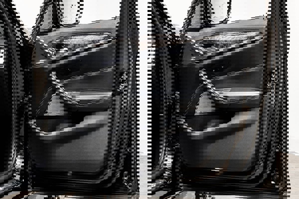 Used 2018 BMW M550i xDrive image 39