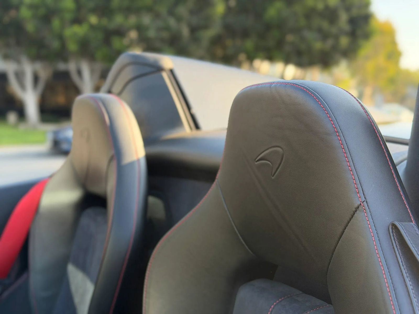 Used 2018 McLaren 570S Spider image 13