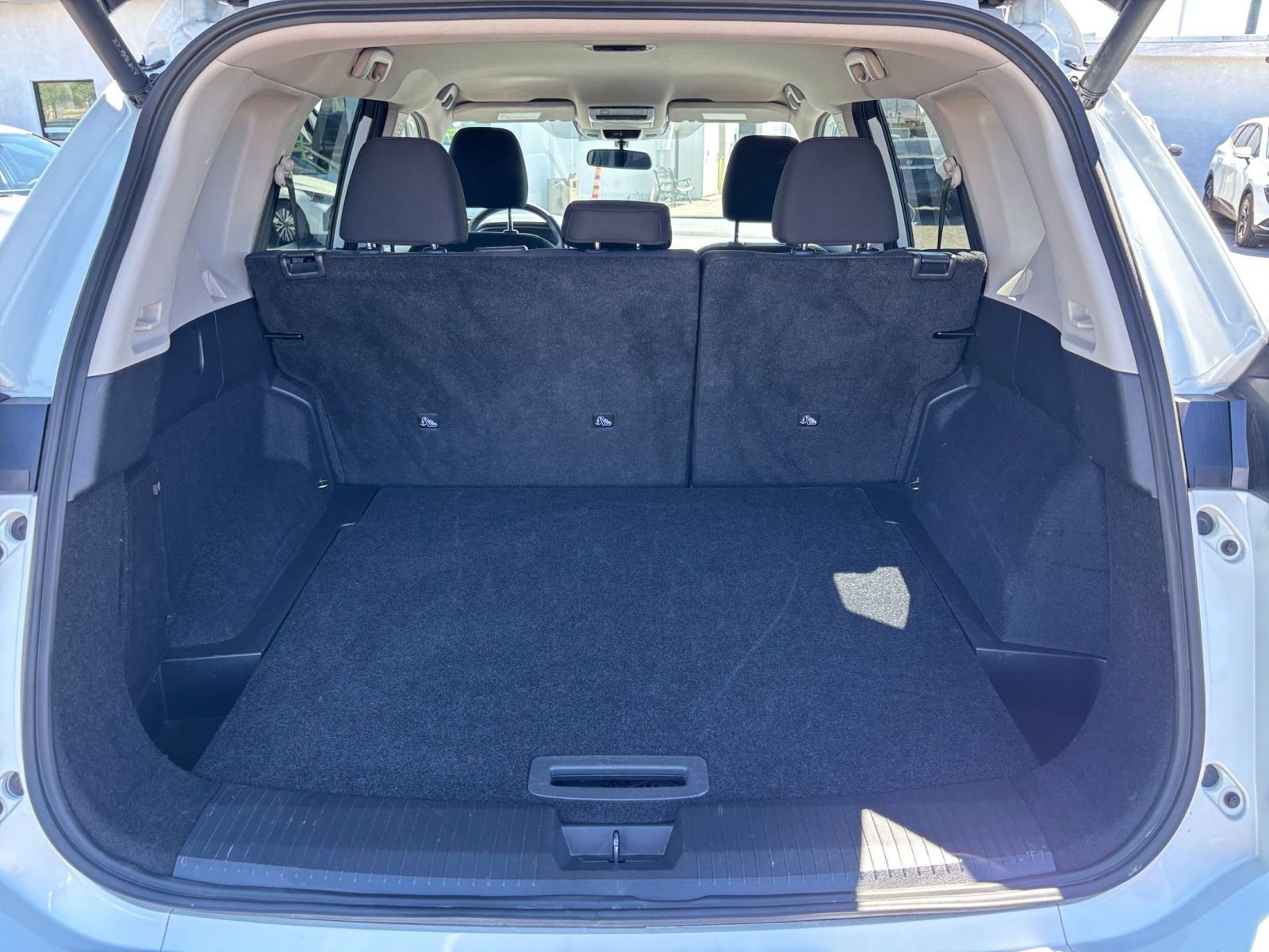 Used 2025 Nissan Rogue SV FWD image 33