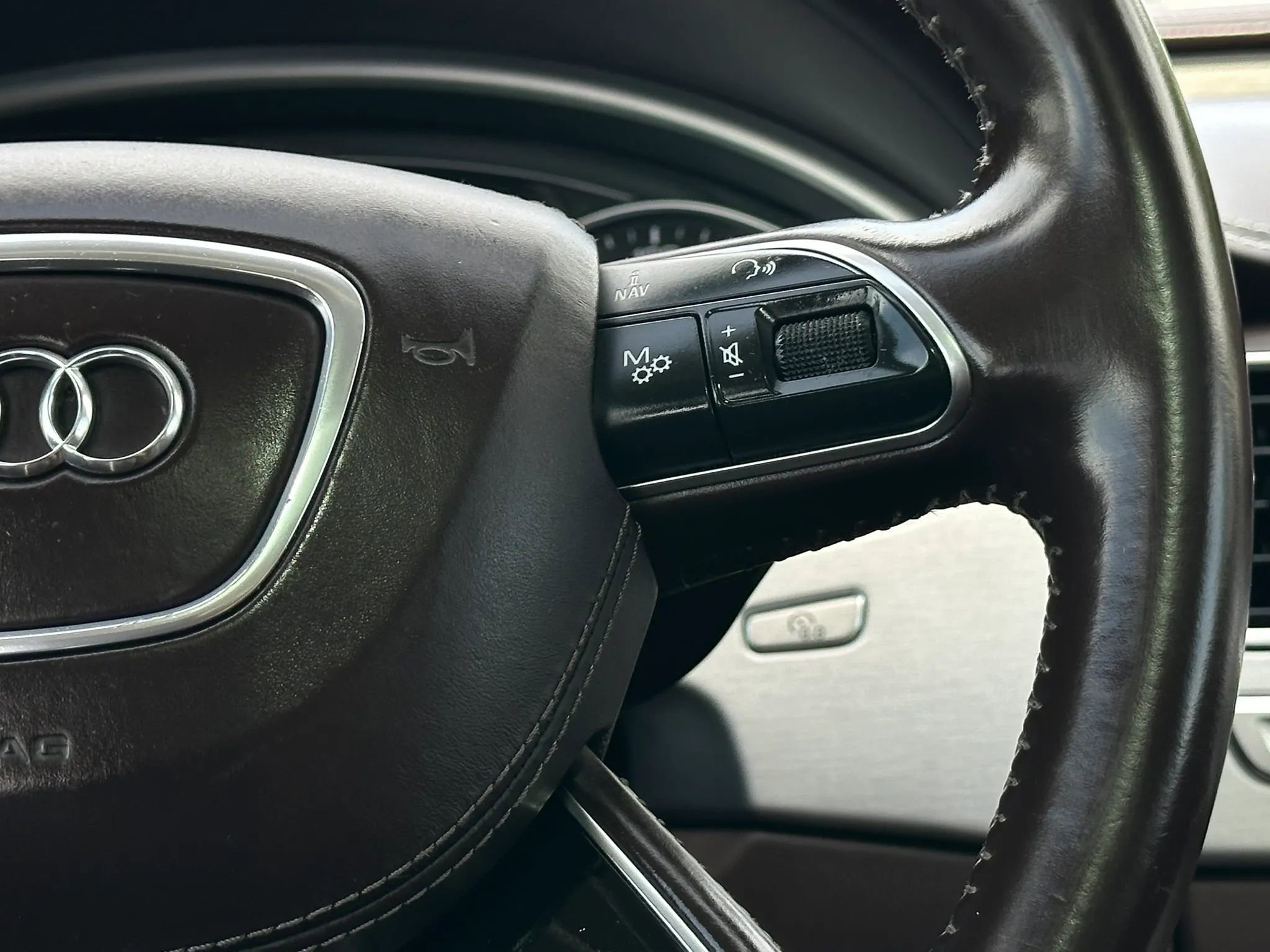 Used 2016 Audi A8 L 4.0T image 37