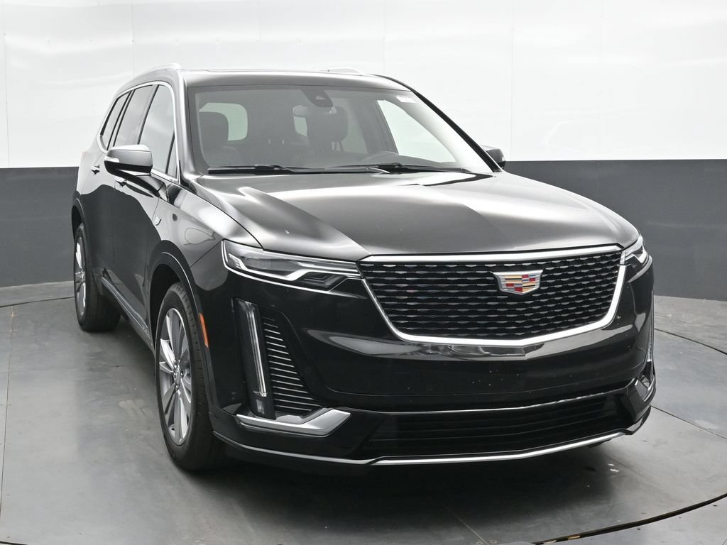 Used 2025 Cadillac XT6 Premium Luxury AWD/4WD image 4