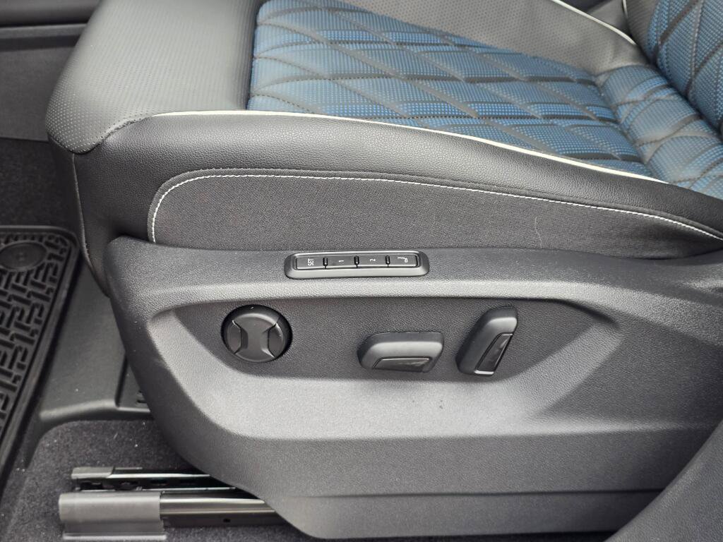 New 2026 Volkswagen Atlas Cross Sport SEL Premium R-Line image 22