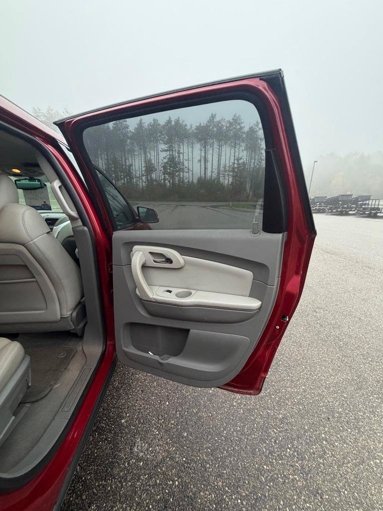Used 2012 Chevrolet Traverse LT FWD image 21
