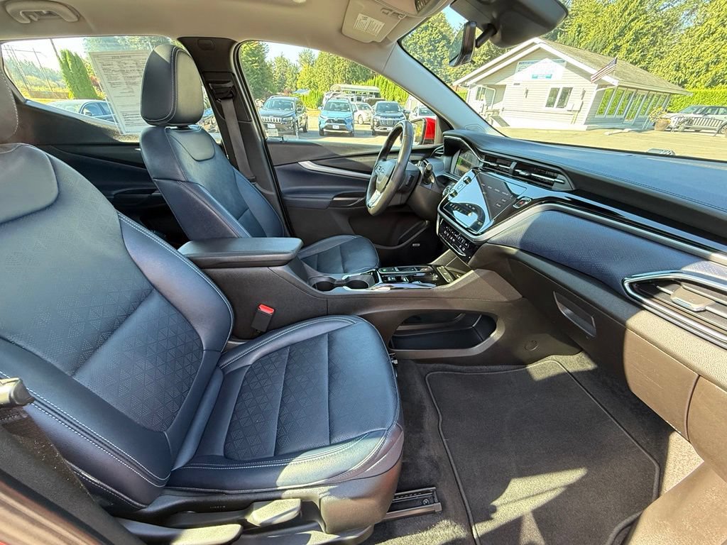 Used 2023 Chevrolet Bolt EUV Premier w/ Sun & Sound Package FWD image 17