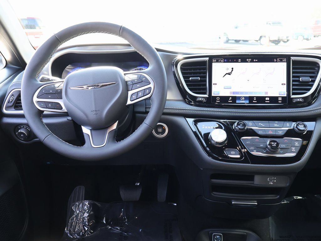 New 2026 Chrysler Pacifica Select FWD image 18