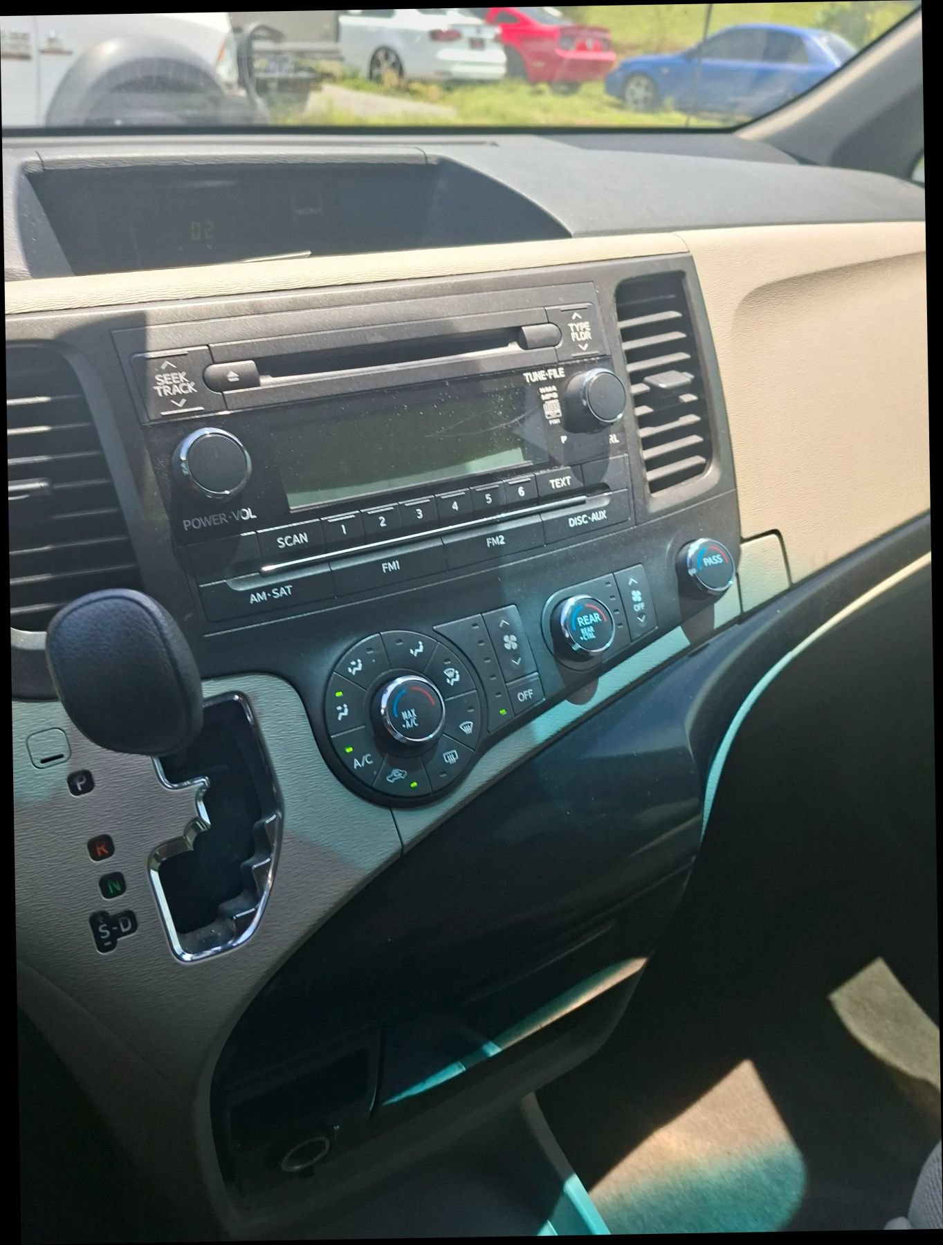 Used 2013 Toyota Sienna L FWD image 12