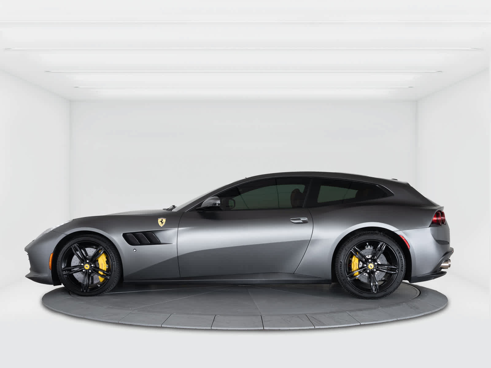 Certified 2018 Ferrari GTC4Lusso AWD/4WD image 2