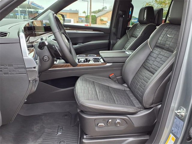 Used 2025 Cadillac Escalade Sport Platinum w/ LPO, Floor Liner Package image 4