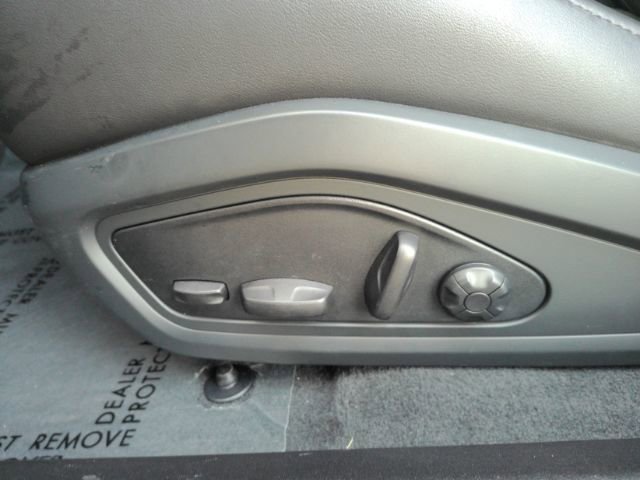 Used 2023 Porsche Taycan w/ Premium Package image 20