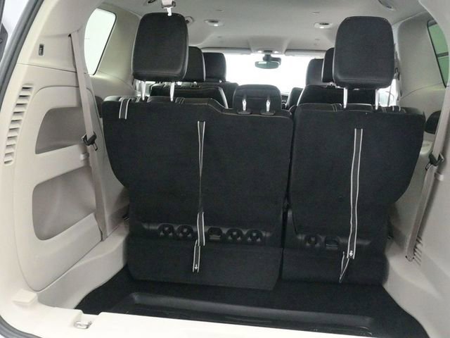 Used 2023 Chrysler Pacifica Touring-L image 11