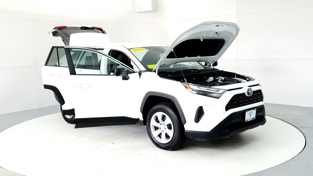 Used 2024 Toyota RAV4 LE AWD/4WD image 12