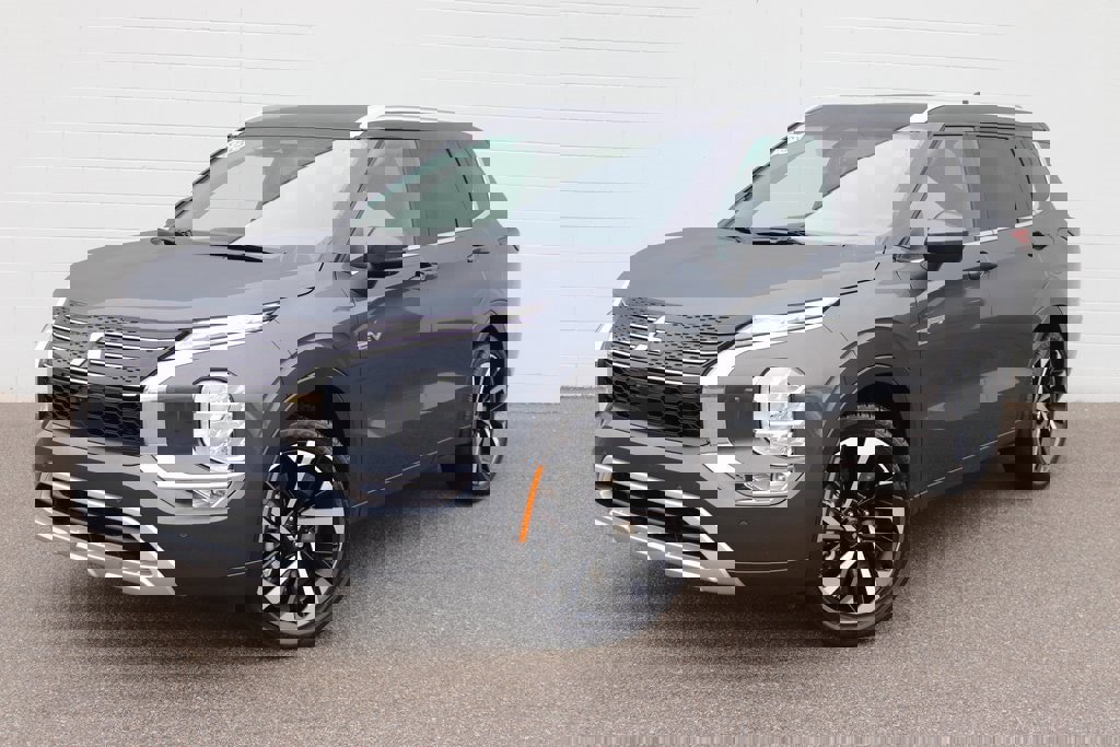 Used 2025 Mitsubishi Outlander SEL image 45