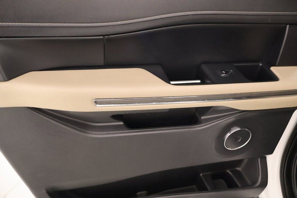 Used 2023 Ford Expedition Max XLT image 17