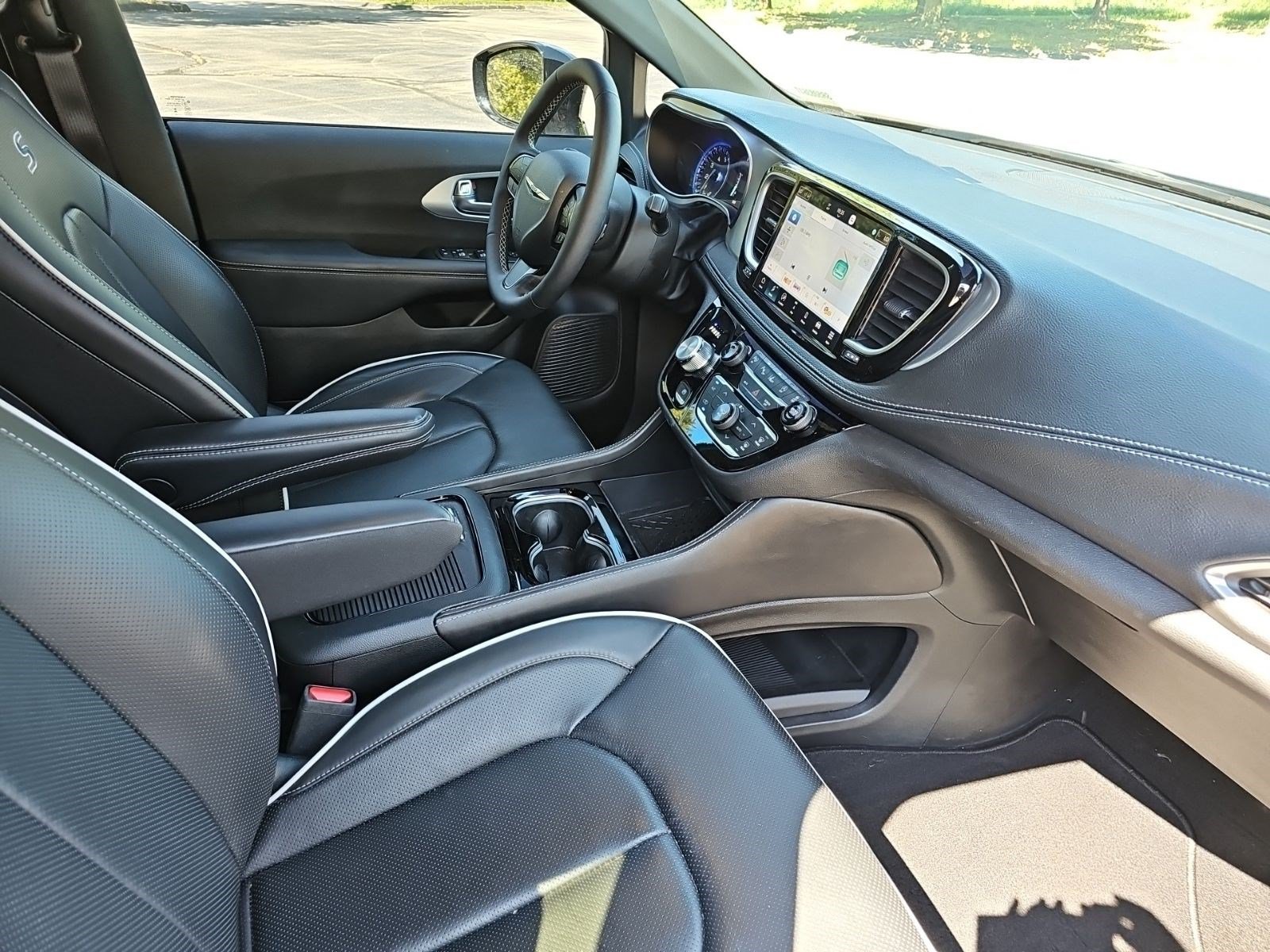 Used 2025 Chrysler Pacifica Limited FWD image 10