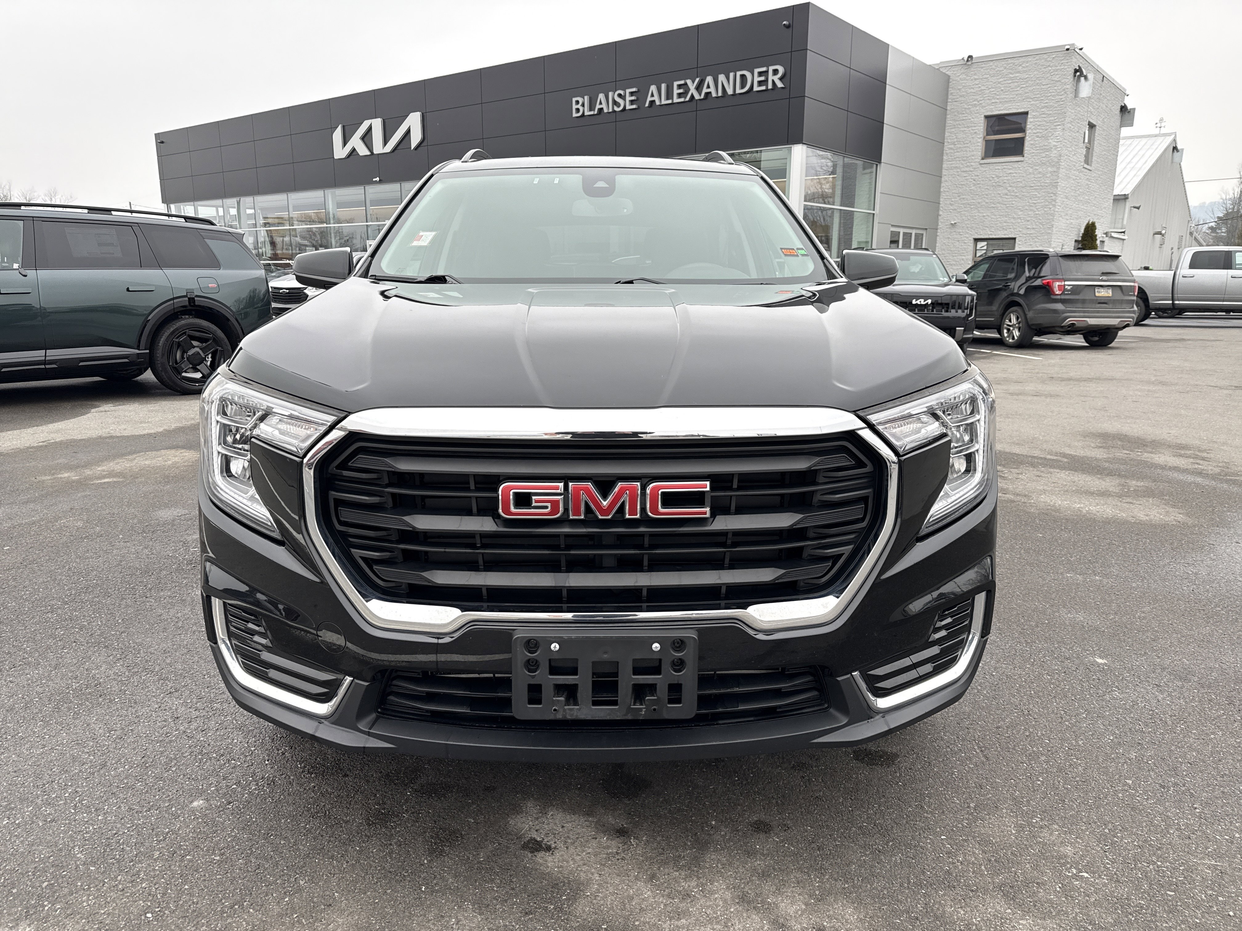 Used 2022 GMC Terrain SLE w/ Driver Convenience Package image 9