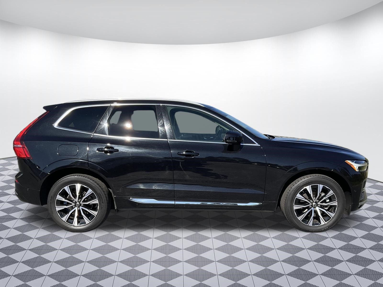 Used 2023 Volvo XC60 B5 Plus AWD/4WD image 2