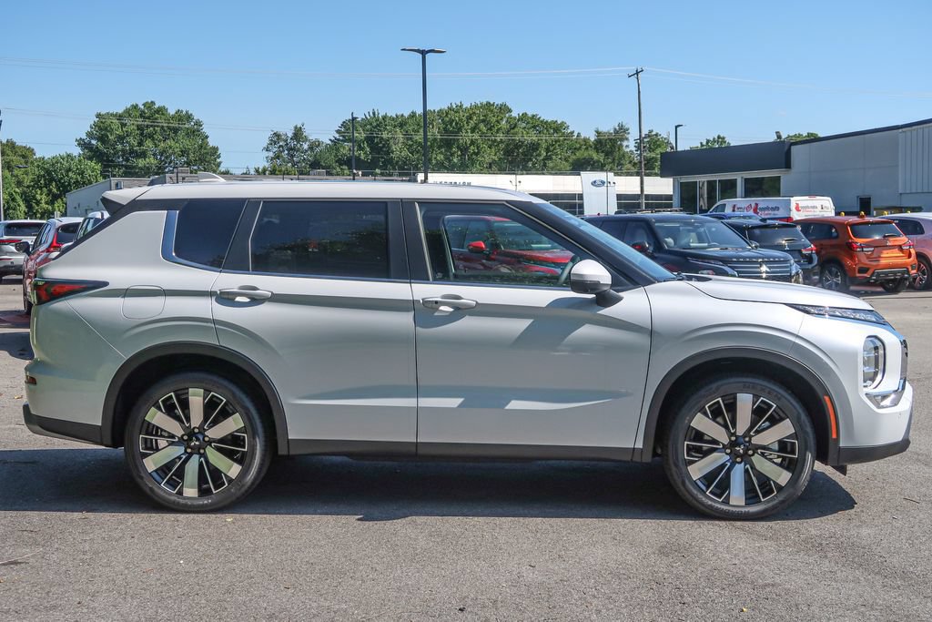 New 2026 Mitsubishi Outlander SE FWD image 8