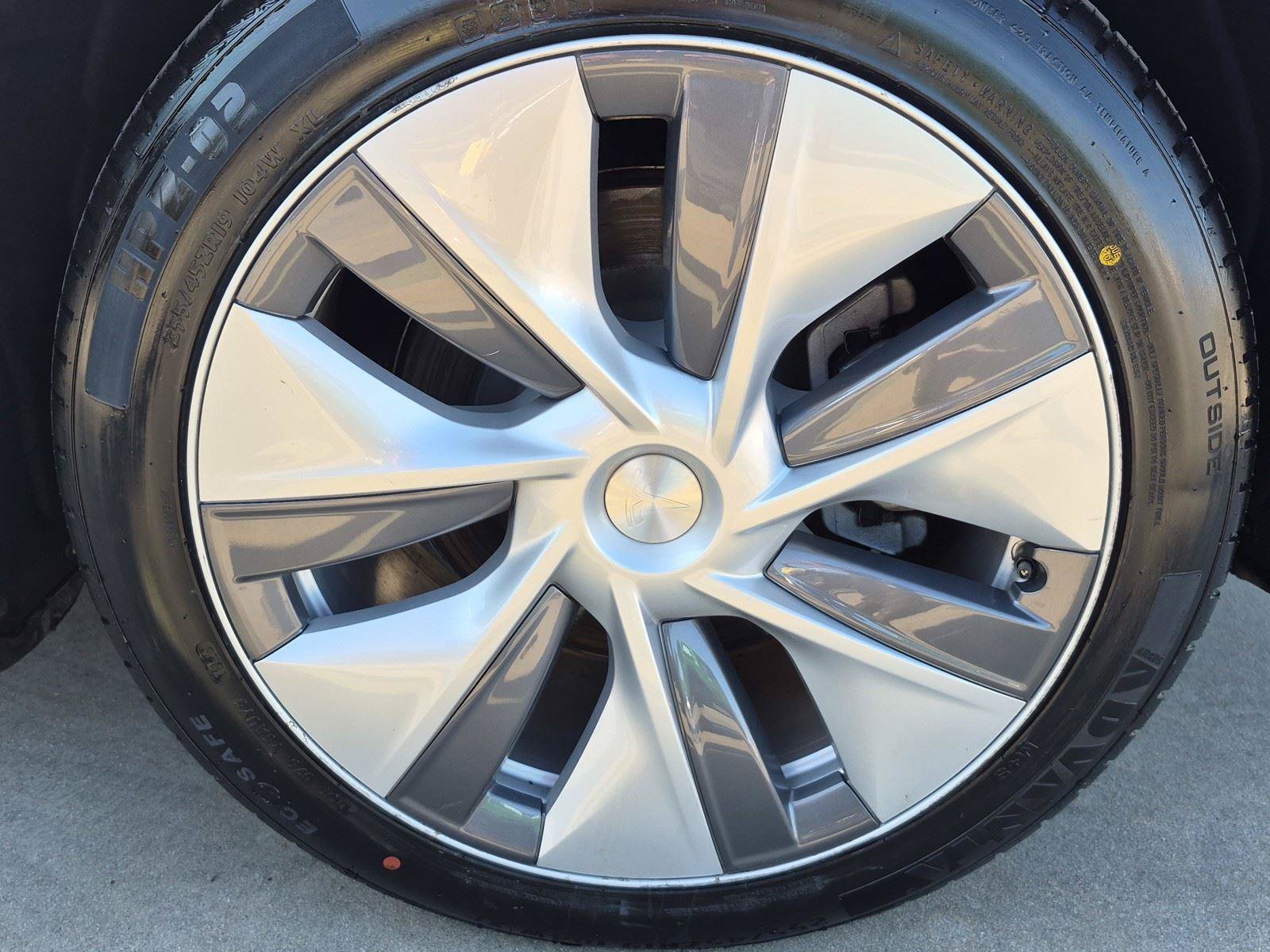 Used 2023 Tesla Model Y AWD image 24