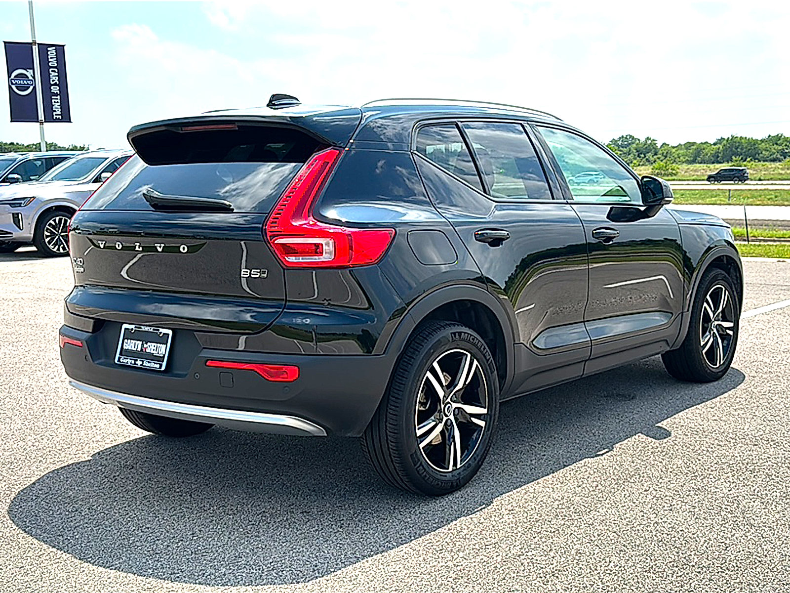 Used 2023 Volvo XC40 B5 Core AWD/4WD image 8