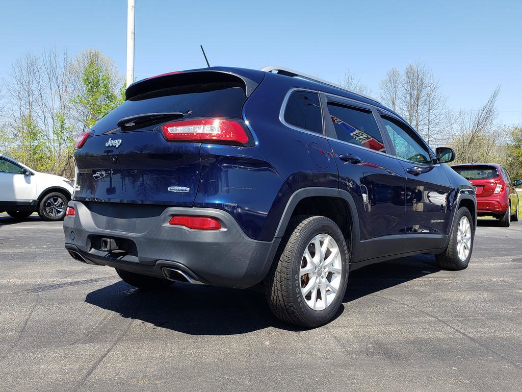 Used 2015 Jeep Cherokee Latitude w/ Cold Weather Group FWD image 5