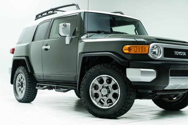 Used 2014 Toyota FJ Cruiser 4WD w/ Upgrade Package image 3