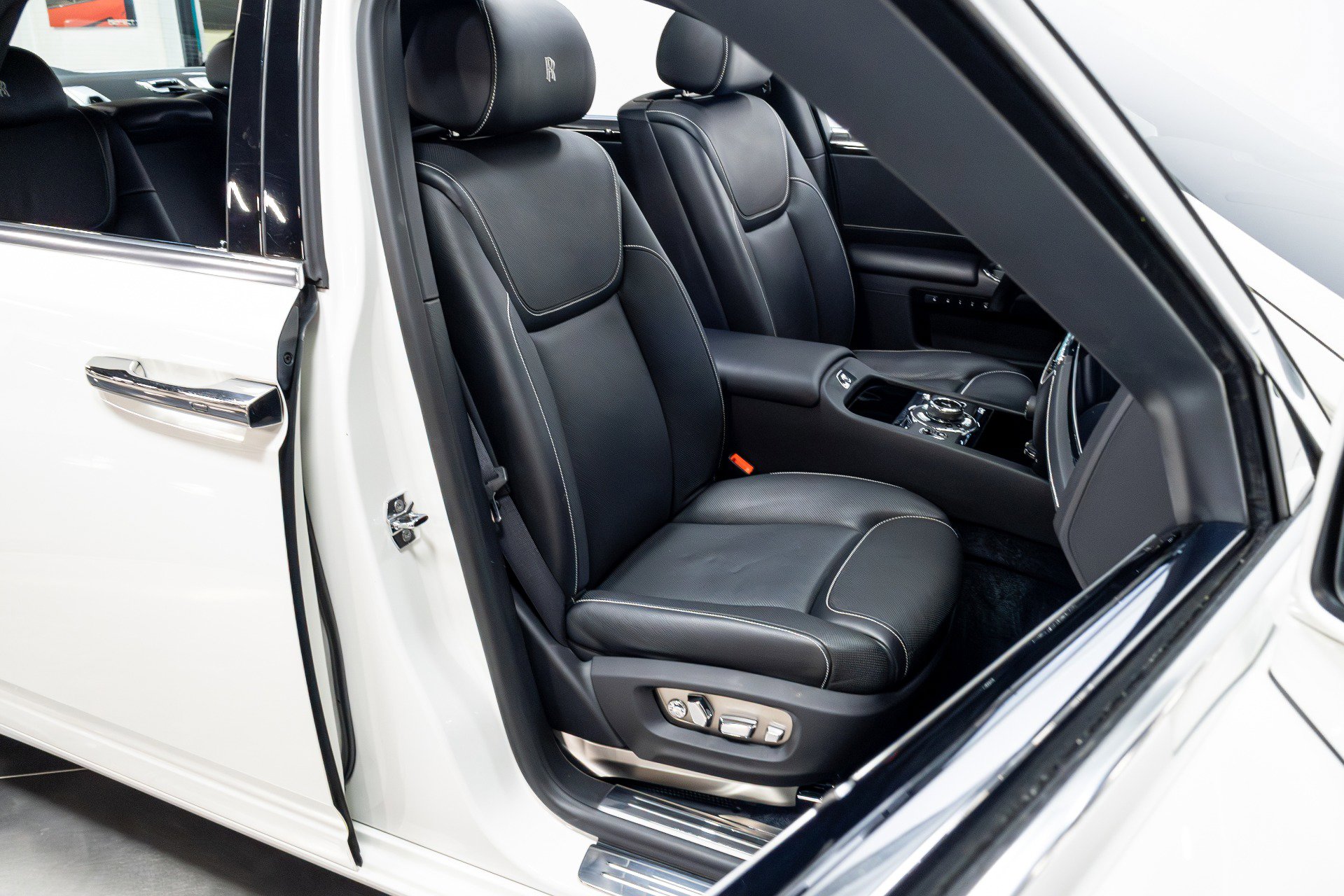 Used 2016 Rolls-Royce Ghost image 26