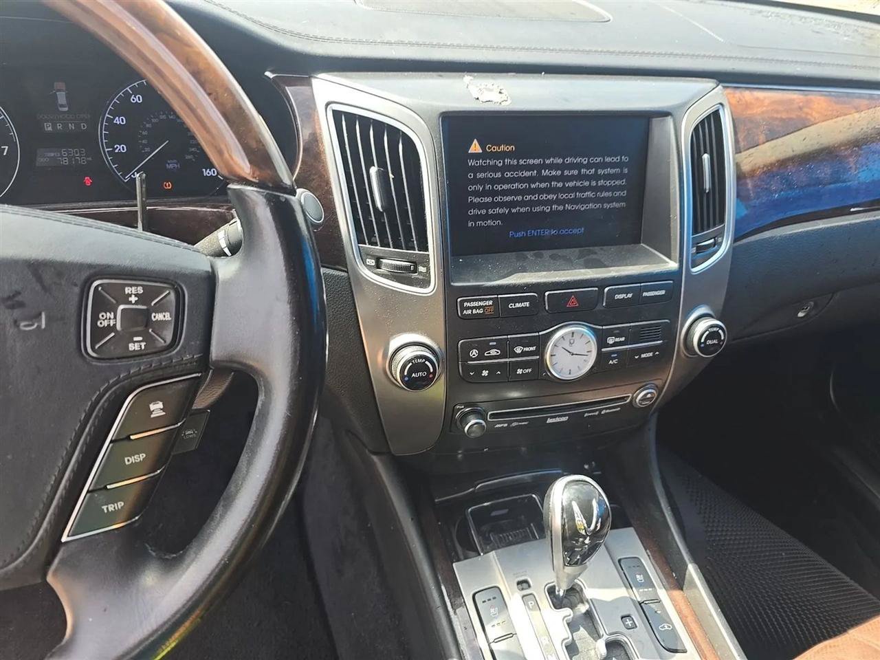 Used 2012 Hyundai Equus Signature RWD image 16