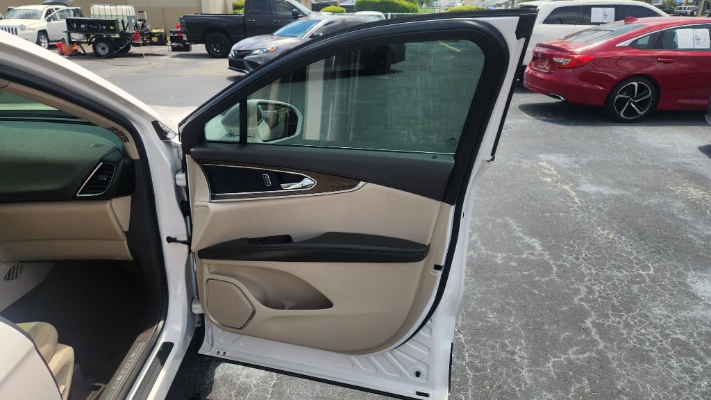 Used 2016 Lincoln MKX Reserve w/ Technology Package FWD image 15