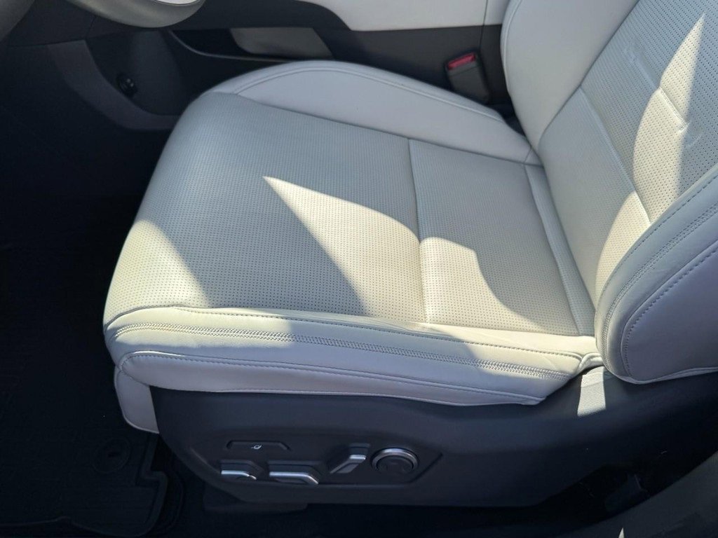 Used 2024 Hyundai Santa Fe Calligraphy image 16