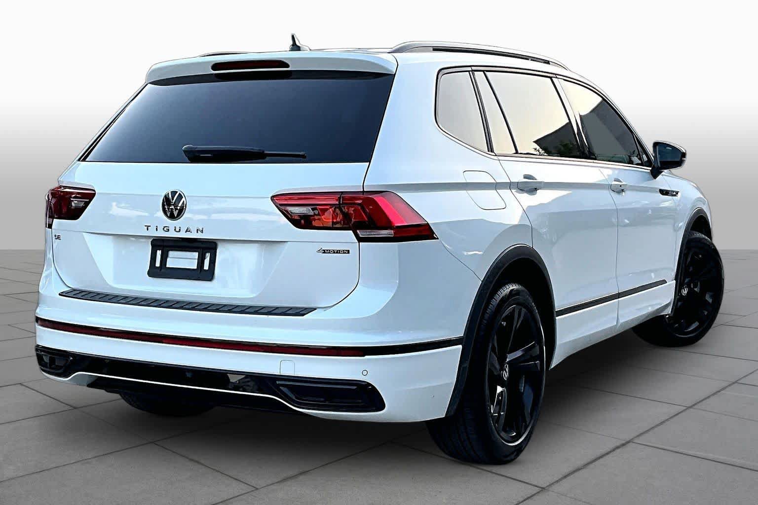 Used 2024 Volkswagen Tiguan SE R-Line AWD/4WD image 13