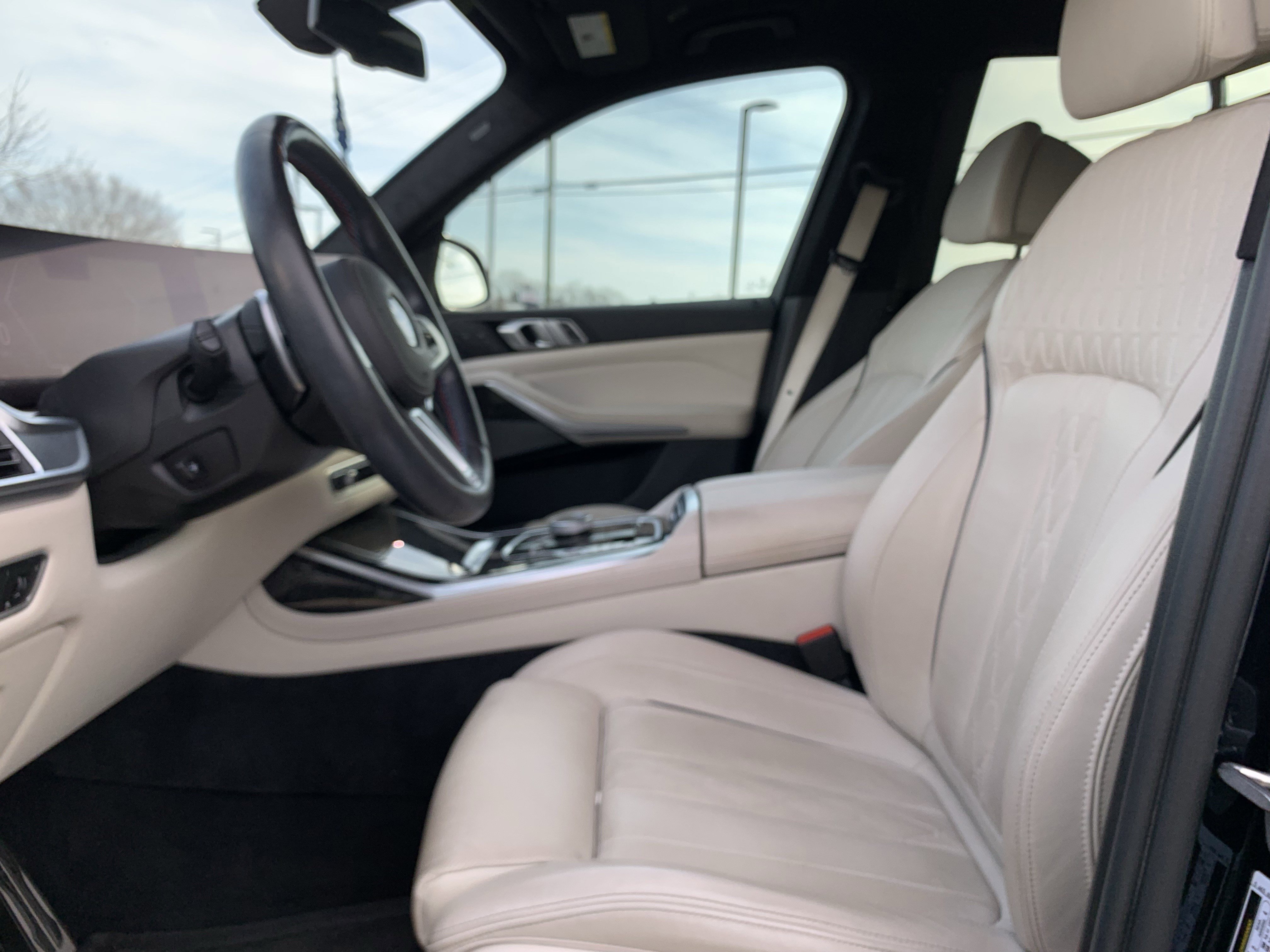 Used 2023 BMW X7 M60i w/ Executive Package image 16