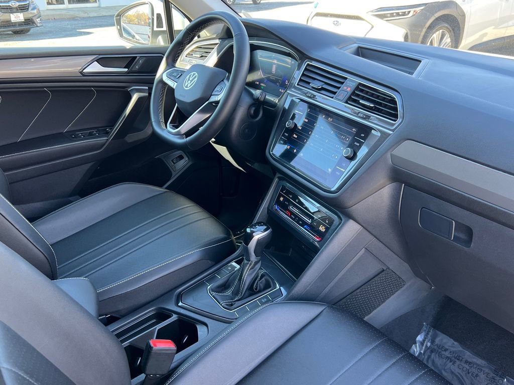 Certified 2024 Volkswagen Tiguan SE image 12