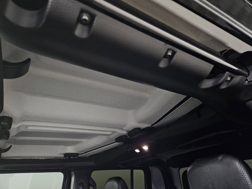 Used 2025 Jeep Gladiator Sport image 23