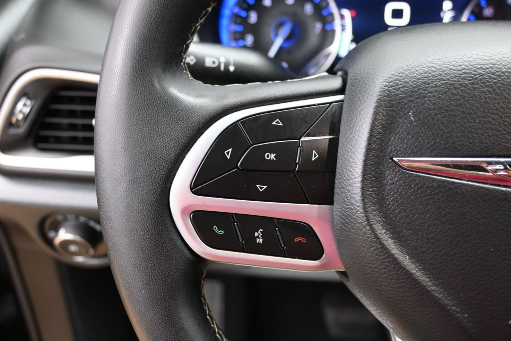 Used 2025 Chrysler Pacifica Select FWD image 17