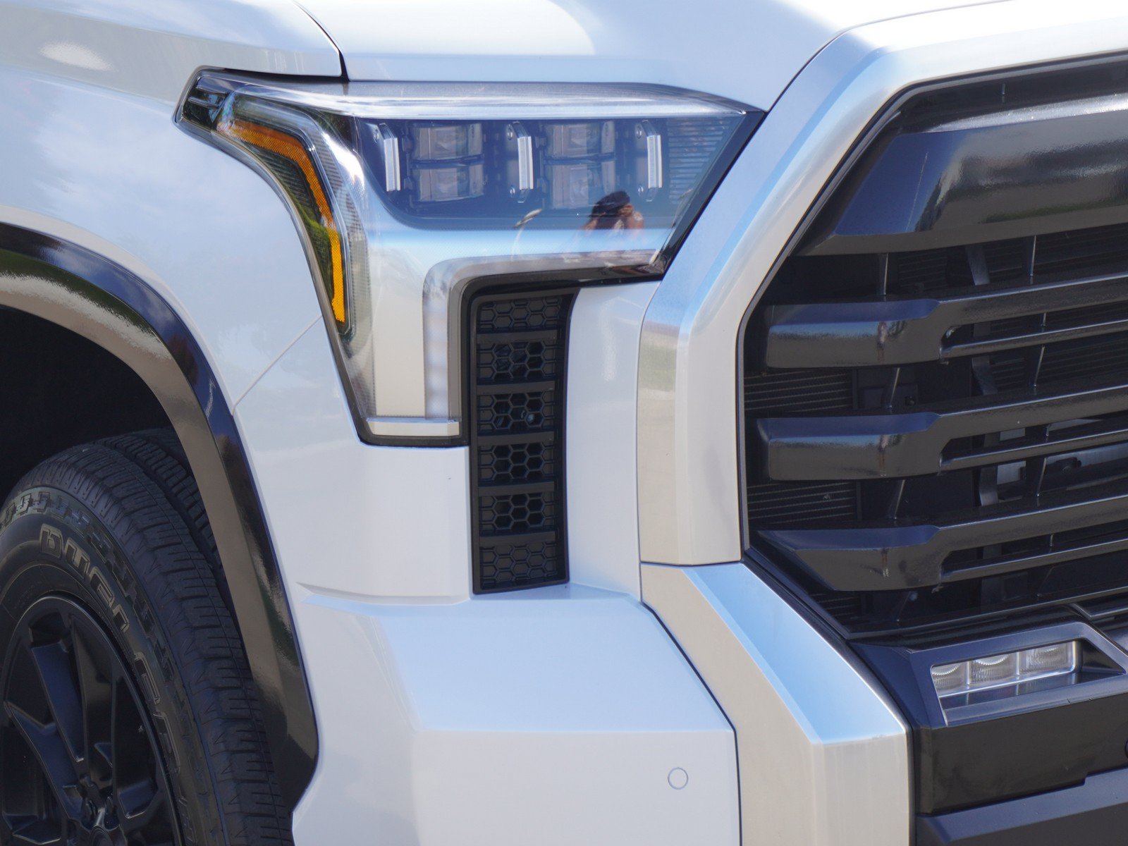 Used 2023 Toyota Tundra Limited AWD/4WD image 3