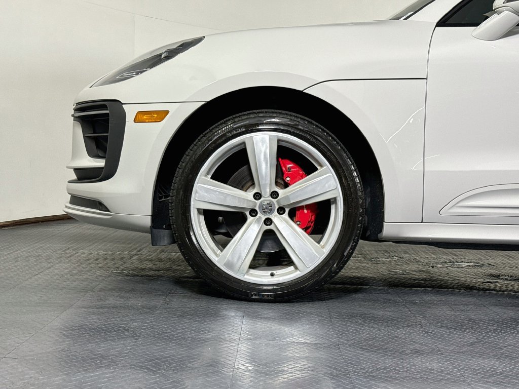 Certified 2023 Porsche Macan S AWD/4WD image 27
