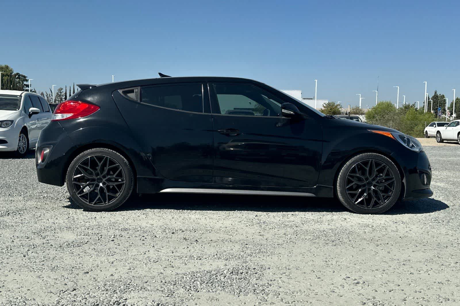 Used 2015 Hyundai Veloster Turbo w/ Option Group 04 FWD image 9