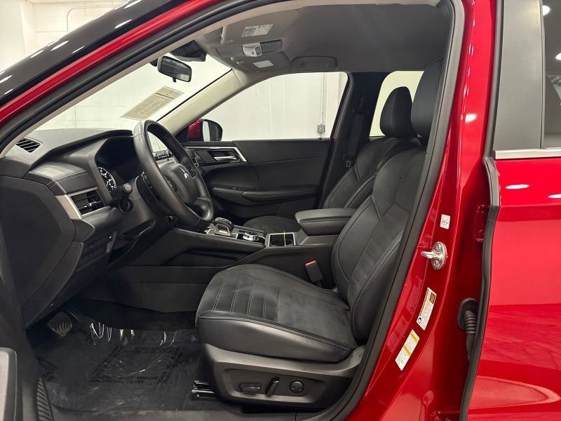 Used 2024 Mitsubishi Outlander SE image 39