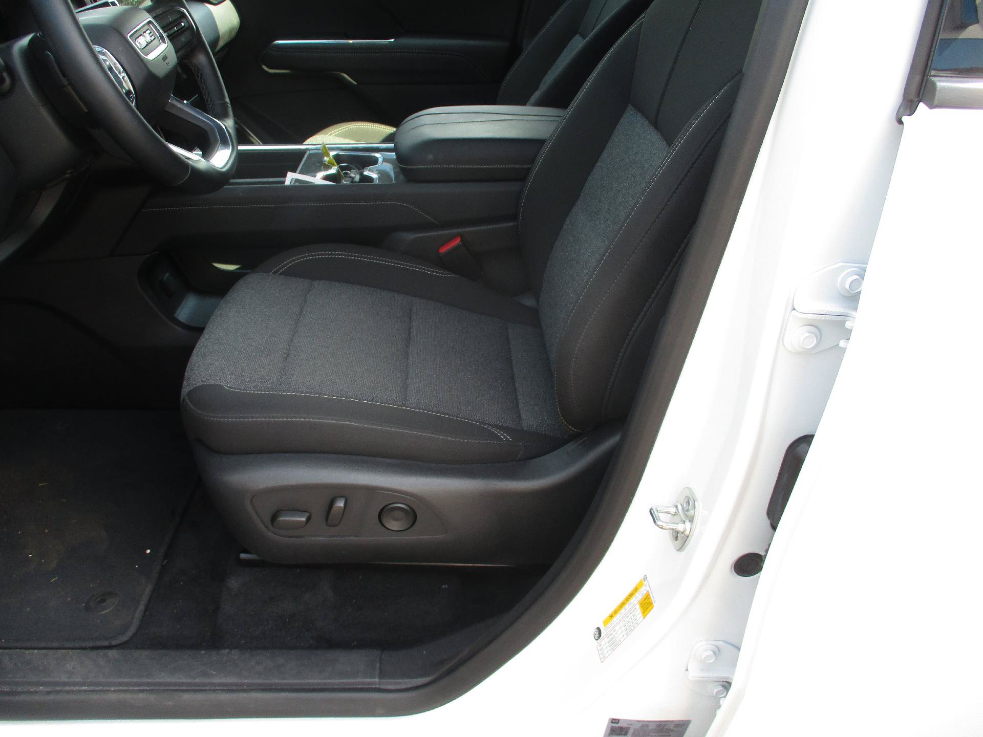 Used 2025 GMC Acadia Elevation FWD image 14