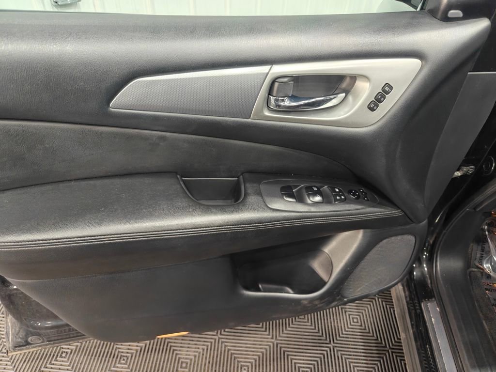 Used 2019 Nissan Pathfinder SL AWD/4WD image 52