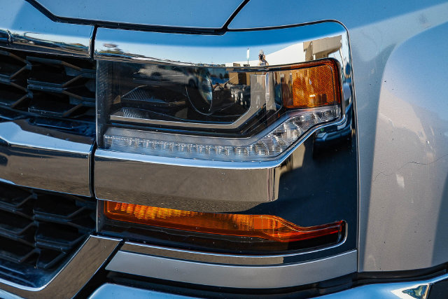 Used 2018 Chevrolet Silverado 1500 LT w/ All Star Edition AWD/4WD image 8