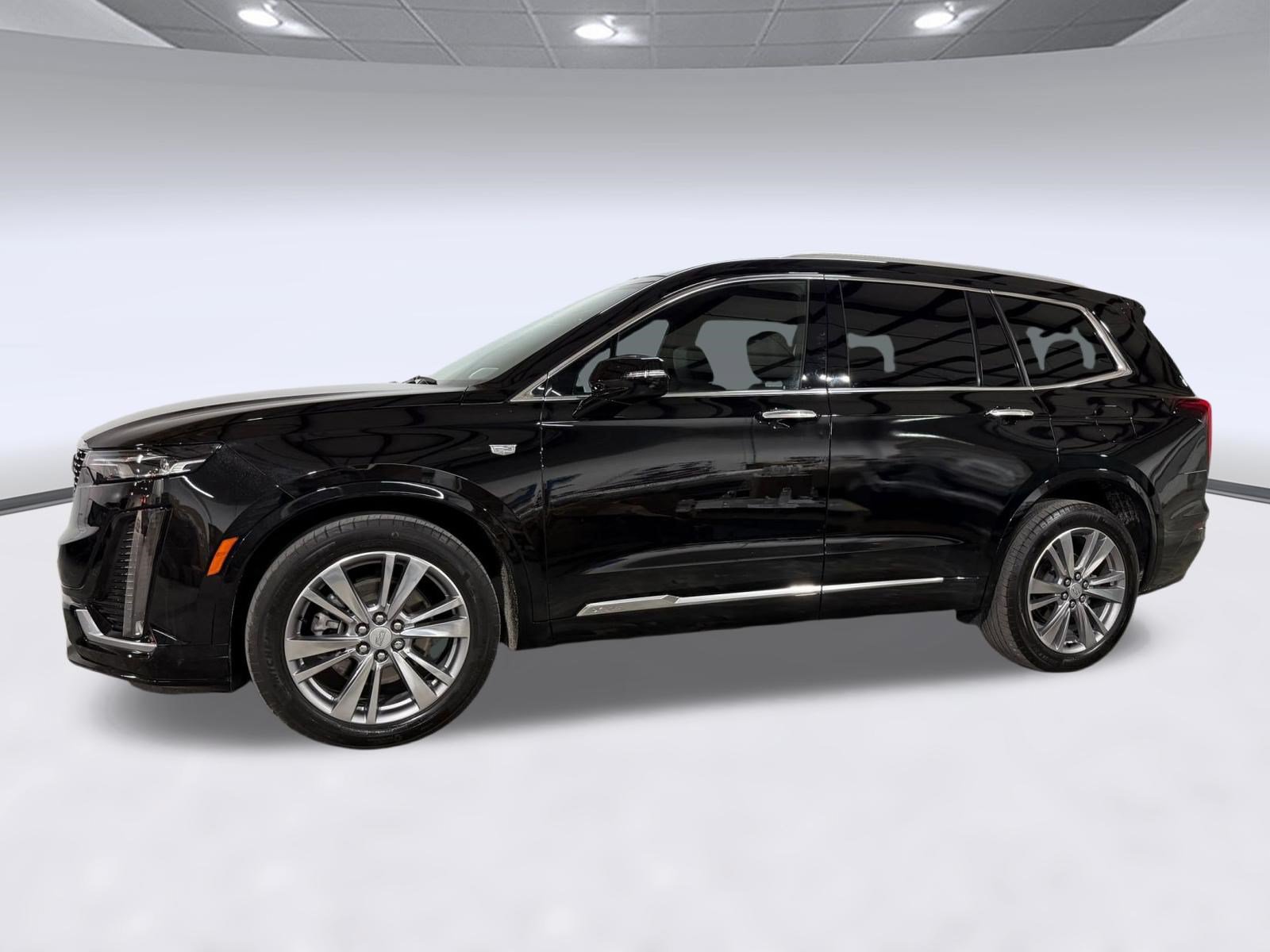 Used 2024 Cadillac XT6 Premium Luxury FWD image 2