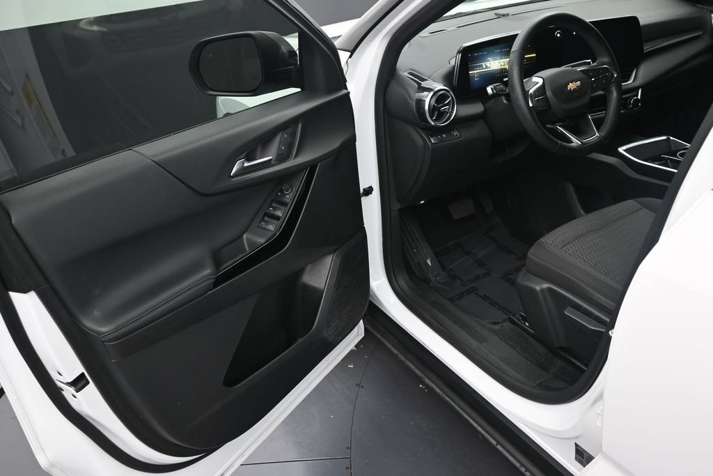 Used 2025 Chevrolet Equinox LT w/ Safety and Technology Package FWD image 10